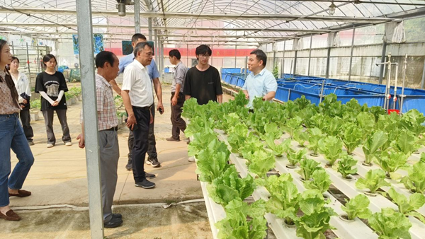 劳模工匠进校园  示范引领促成长3_副本